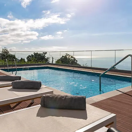 Ourmadeira - Da Portada, Character * פונשל