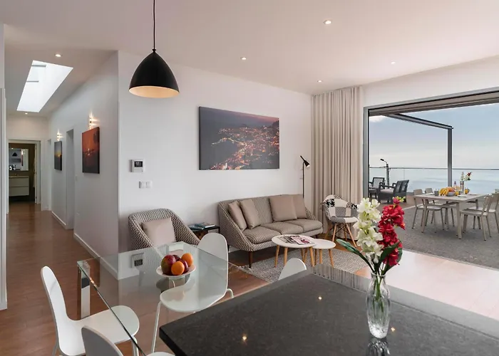 Ourmadeira - Da Portada, Character