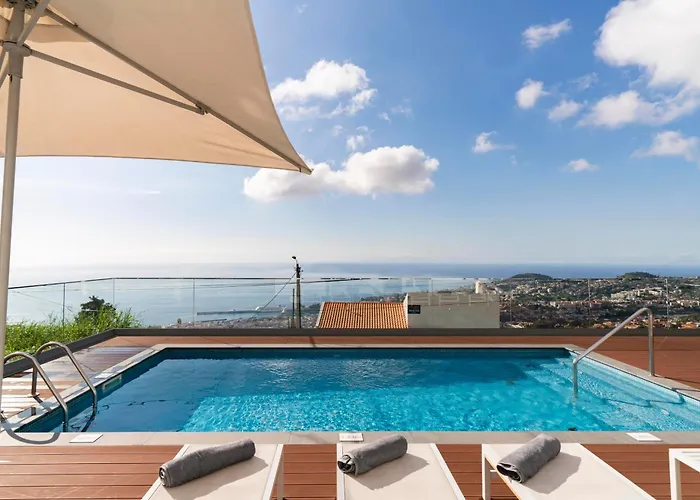 Villa Ourmadeira - Da Portada, Character