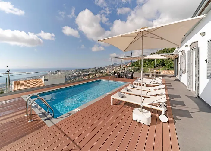 Villa Ourmadeira - Da Portada, Character *