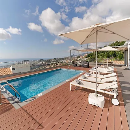 Βίλα Ourmadeira - Da Portada, Character *