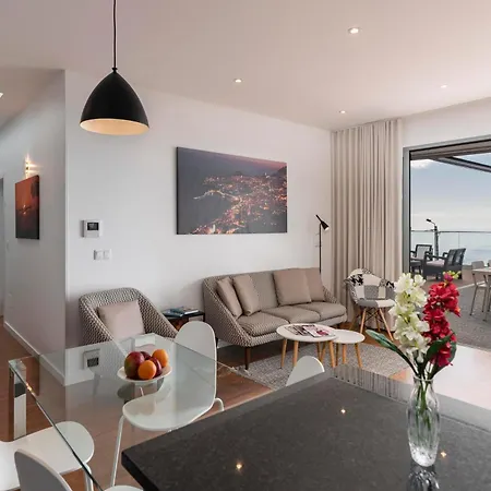 Ourmadeira - Da Portada, Character